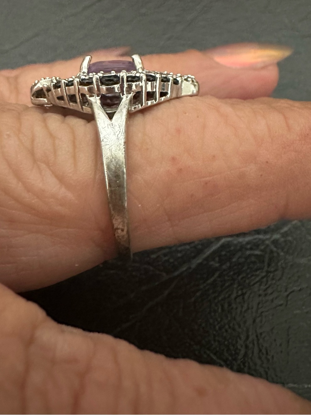 VINTAGE DIAMOM & AMETHYST RING - Picture 6 of 6